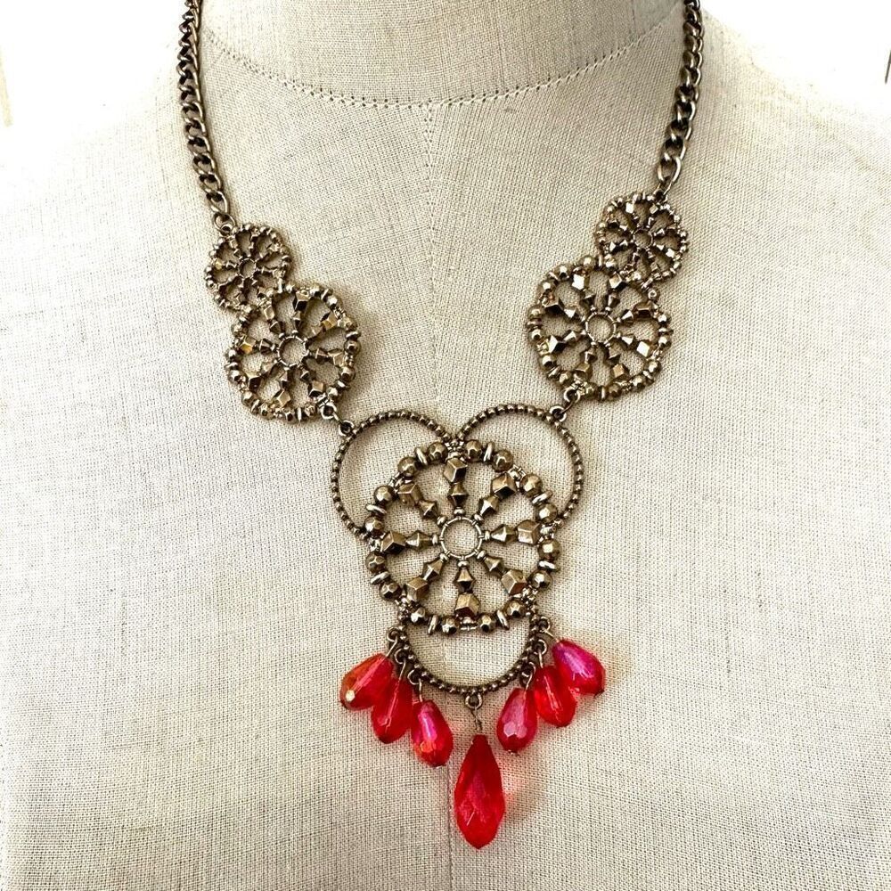 Gold tone pink beaded statement necklace